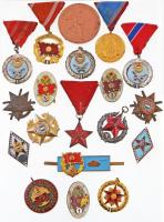 19db-os vegyes szocialista militária tétel kitüntetésekkel, jelvényekkel, közte 1957. "Szolgálati Érdemérem" zománcozott Br kitüntetés", ~1970-1980. "Zrínyi Katonai Akadémia" zománcozott fém jelvény T:vegyes