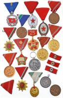 19db-os vegyes szocialista kitüntetés, szalagsáv tétel, közte 1959. "Tanácsköztársasági Emlékérem" ezüstözött Br érem mellszalaggal, 1985. "Munka Érdemrend" ezüst fokozata, ezüstözött és zománcozott Br kitüntetés mellszalagon, miniatűrrel szalagsávon T:vegyes