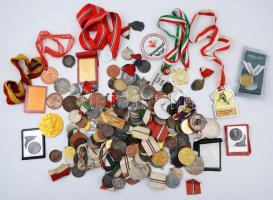 Vegyes, főleg szocialista sportérem és -plakett tétel 4300g-os súlyban T:vegyes