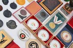 Vegyes, főleg szocialista sportérem és -plakett tétel 3000g-os súlyban T:vegyes