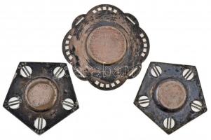 2db emlék tálkába rögzített kitüntetés, egyikben 1873. "Hadiérem" Br katonai érdemérem (tá...