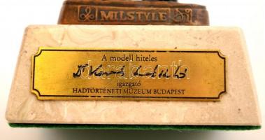 Demjén Imre (1937- ): Magyar katonai viselettörténet: Magyar öltözetű tábornok teljes dísz-/gálaegye...