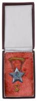 1953. "Sztahanovista" zománcozott fém kitüntetés miniatűrrel dísztokban T:2