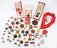 ~70db-os vegyes, főleg szocialista kitüntetés, igazolvány, jelvény, díjérem tétel, közte 1954. "Munka Érdemérem" zománcozott Br kitüntetés mellszalagon, tokban T:vegyes
