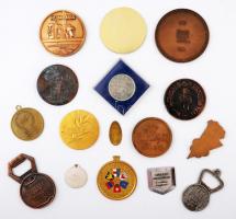 16db vegyes külföldi emlékérem, közte DN "Lipcse - Népek csatája-emlékmű" aranyozott Al em...