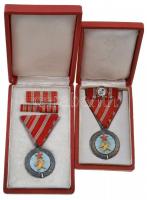 1954. "Munka Érdemérem" (2x) zománcozott Br kitüntetés mellszalagon, egyik Rákosi-címeres ...