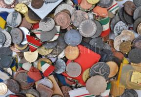 Vegyes szocialista sportérem és -plakett tétel ~6000g-os súlyban T:vegyes