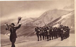 Francia alpesi vadászezred felvonulása, 'Fanfare de Chasseurs Alpins' / marching band of the Alpine Hunters, French military