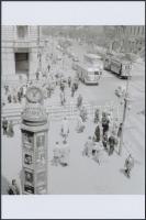 cca 1940-1950 Budapest, Villamos és autóbusz közlekedés a Blaha Lujza téren, utólagos nagyítás, 15x10 cm