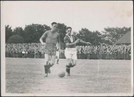 1939 Hälsingborg-Hungária futballmeccs, Lindberg Fotó, pecséttel jelzett, 13x18 cm