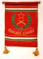 "Élenjáró szakasz" feliratú szocialista zászló, 52×37,5 cm