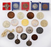 22db-os vegyes magyar emlékérem tétel, közte Lapis András (1942-) DN "Gyulai Várszínház" B...