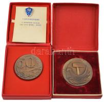 Szovjetunió 1967. 2db "KGB" érem dísztokban, egyik zománcozott jelvénnyel és adományozói papírral T:2 Soviet Union 1967. 2pcs of "KGB" medallion in case, one with enamelled badge and awarding document C:XF