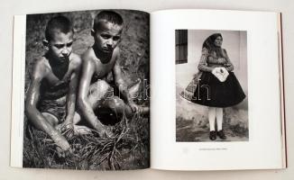 Parti Szilvia: Sugár Kata. Bp., 2007, Magyar Fotográfiai Múzeum. Kiadói modern puhakötésben