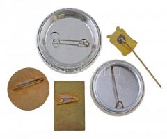 5db-os vegyes szocialista kitűző tétel, közte "Érdemes munkáért" vöröskeresztes jelvény (2...