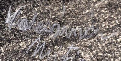 Olvashatatlan jelzéssel: Öreg néni. Szén, papír, jelzett, 40x29 cm