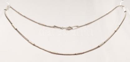 2 db ezüst (Ag) nyaklánc és 1 db ezüst(Ag) karlánc, jelzett, h: 18 és 40 cm, 8,2 g