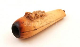 XIX. sz vége: Jablonowska hercegi család címerével díszített, faragott tajtékkő szipka. Hibátlan, sa...