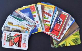 145 db különféle, nagyrészt magyar kártyanaptár