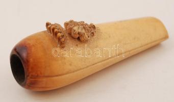 XIX. sz vége: A gróf Thun család címerével díszített, faragott tajtékkő szipka. Kis hibával, saját t...