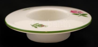 Virágmintás Ausgarten gyertyatartó, kézzel festett, jelzett, nagyon apró kopásnyomokkal, d: 9,5 cm