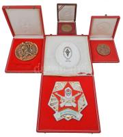 5db-os érem és plakett tétel: Boldogfai Farkas Sándor (1907-1970) 1955. "Budapest felszabadulásának 10 éves évfordulójára / Budapest Főváros Tanácsa" Br emlékérem dísztokban + Kiss Sándor (1925-1999) 1963. "Szabó Gusztáv Emlékérem / A MAE Gépesítési Társaságában kifejtett tudományos társadalmi munkáért" kétoldalas Br emlékérem tokban + 1999. "Vám és Pénzügyőrség Pápa" egyoldalas porcelán plakett + ~1970. "BM Határőrség" jelzett hollóházi porcelán plakett adományozói dísztokban + DN "Eredményes Pártmunkáért" egyoldalas Br plakett tokban T:2