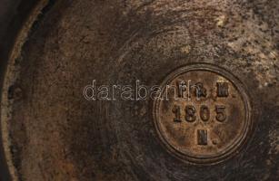 Üvegbetétes díszes alpakka kínáló, jelzett, d: 17,5 cm