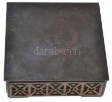 ~70db-os magyar és külföldi jelvény tétel jobb darabokkal, sok zománcozott, közte "Világ Ifjúsá...