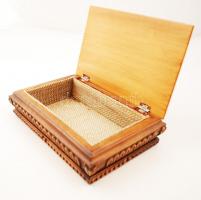 Intarziás fa doboz, belsejében béléssel, 28x18x6,5 cm
