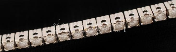 Fehér arany (14K) karkötő, 60 db modern csiszolású brill kővel (cca 1,8 CT M-M2-Tcr-Ca, Si P2), sorb...