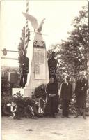 cca. 1943 Budapest XVIII. Pestszentimre, Hősök szobra, I. világháborús emlékmű; a felvételt készítette Grünwald fényképész, photo (EB)