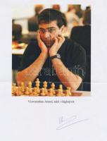 Viswanathan Anand  (1969-) korábbi sakkvilágbajnok által aláírt színes fotónyomat.