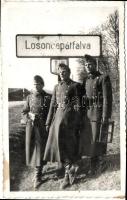 Losoncapátfalva, Opatová (Lucenec); Magyar katonák a helyiségnévtábla előtt / Hungarian soldiers before the city limits sign, photo (EK)