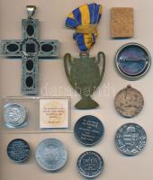 10db-os vegyes magyar és külföldi emlékérem, kitüntetés és jelvény tétel, közte 1929. "Magyar H...