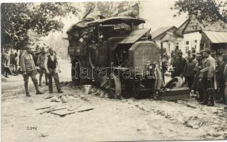 I. világháborús K.u.K. teherautó szerelés közben / WWI Austro-Hungarian Army truck in repair, photo