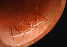 Antalfiné Szente Katalin (?- ): Ülő nő, mázas kerámia, jelzett,, apró kopásnyomokkal, m: 18 cm