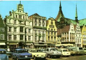 10 db MODERN városképes képeslap, nagyrészt kelet-európai városok, autókkal, vegyes minőség / 10 mod...