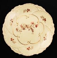 Zsolnay süteményes készlet: 6 db tányér, 1 db kínáló, kézzel festett, jelzett, nagyon apró kopásnyom...