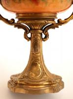 Díszes réz kehely,  több rétegű festett üveg testtel, sérült, m:17 cm