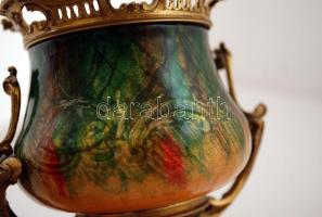 Díszes réz kehely,  több rétegű festett üveg testtel, sérült, m:17 cm