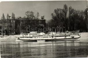 15 db MODERN motívum képeslap, Dunai hajózás, vegyes minőség / 15 modern motive postcards, Danube sh...