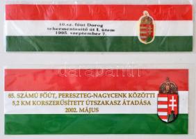 1995-2002 10. sz. főút Dorog tehermentesítő út I. szakaszának, valamint a 85. számú főút Pereszteg-Nagycenk közötti 5,2 km korszerűsített útszakasz  átadása alkalmából készült avató szalag egy-egy darabja. 20x5 cm ill., 20x7cm.