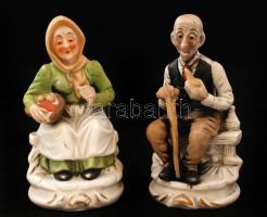 2 db porcelán figura párban, jelzetlen, kézzel festett, m: 16 és 17 cm