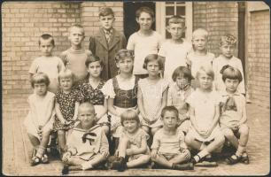 cca 1920-30 Vegyes osztálykép fotók, 5db, 9x14cm