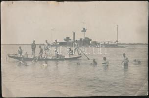 1910-1920 SMS Körös monitor. Korabeli, jelzetlen fotó. Szélein kissé töredezett. 22,5x14,5 cm.