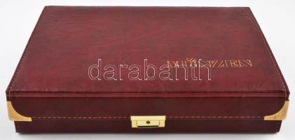 54db-os vegyes, főleg külföldi ezüst- és fémpénz gyűjtemény egy kitüntetéssel igényes bordó műbőr ér...