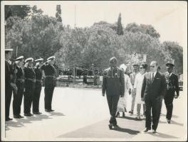 cca 1965 Tito és Kenet Kauhda Zambiai elnök fotója / President of Zambia and Yugoslavia photo  16x24 cm