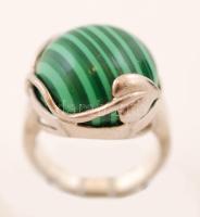 Ezüst(Ag) gyűrű szintetikus kővel díszítve, jelzett, méret: 56, br: 9,1 g