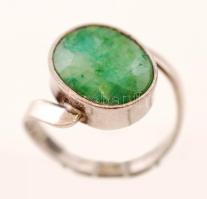 Ezüst(Ag) gyűrű zöld kővel, jelzett, méret: 55, br: 5,4 g