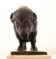 Bory Jenő (1879-1959): Bölény, bronz szobor, alabástrom talapzaton, jelzett, m: 17 cm